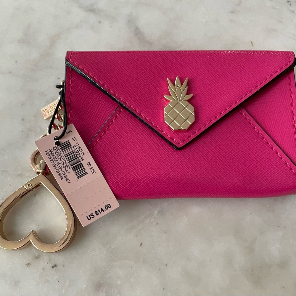 NWT - Victoria’s Secret Pink Snap Pouch Valentine Keychain w/ Heart Clasp
